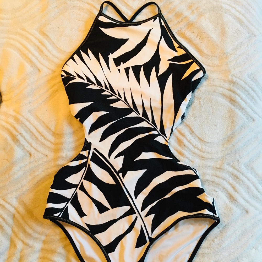 Aerie black/white one piece swimsuit size large